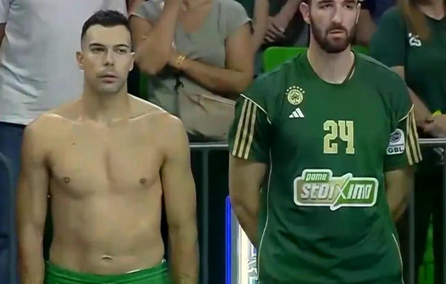 Παναθηναϊκός-–-Προμηθέας:-Γιατί-ο-Σλούκας-ήταν…-ημίγυμνος-στην-ανάκρουση-του-Εθνικού-Ύμνου