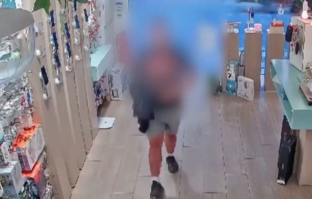 Χανιά:-Απόπειρα-κλοπής-κουμπαρά-για-παιδιά-με-καρκίνο-–-Πολίτες-απέτρεψαν-τον-δράστη-και-τον-συνεργό-του