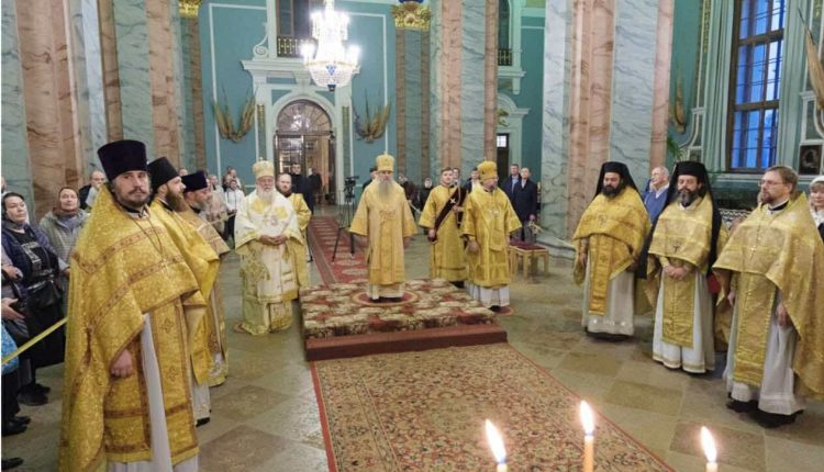 Θεία-Λειτουργία-του-Μητροπολίτη-Αγίας-Πετρουπόλεως-και-Λαντόγκας-στον-Καθεδρικό-Ναό-του-Φρουρίου-Πέτρου-και-Παύλου