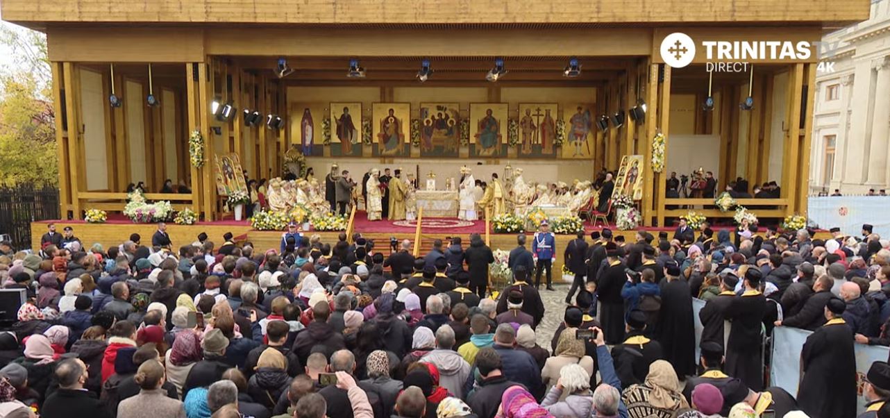 Υπαίθρια-Πατριαρχική-Θεία-Λειτουργία-επί-τη-εορτή-του-Αγίου-Δημητρίου-του-Νέου,-Πολιούχου-του-Βουκουρεστίου-(ΒΙΝΤΕΟ)