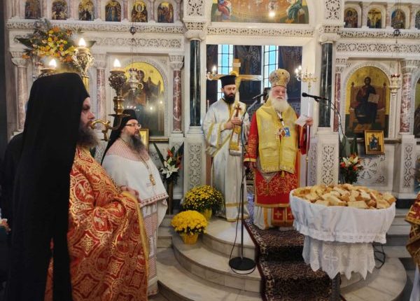 Από-την-πανηγυρική-λειτουργία-του-Αγίου-Δημητρίου,-στον-Άγιο-Δημήτριο-Όπλων,-κάτω-Πατήσια!