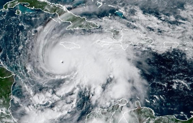 Ο-τυφώνας-melissa-απειλεί-την-Τζαμάικα-και-Κούβα-με-πλημμύρες-και-κατολισθήσεις-–-Πιθανώς-η-ισχυρότερη-καταιγίδα-στην-ιστορία-της-περιοχής