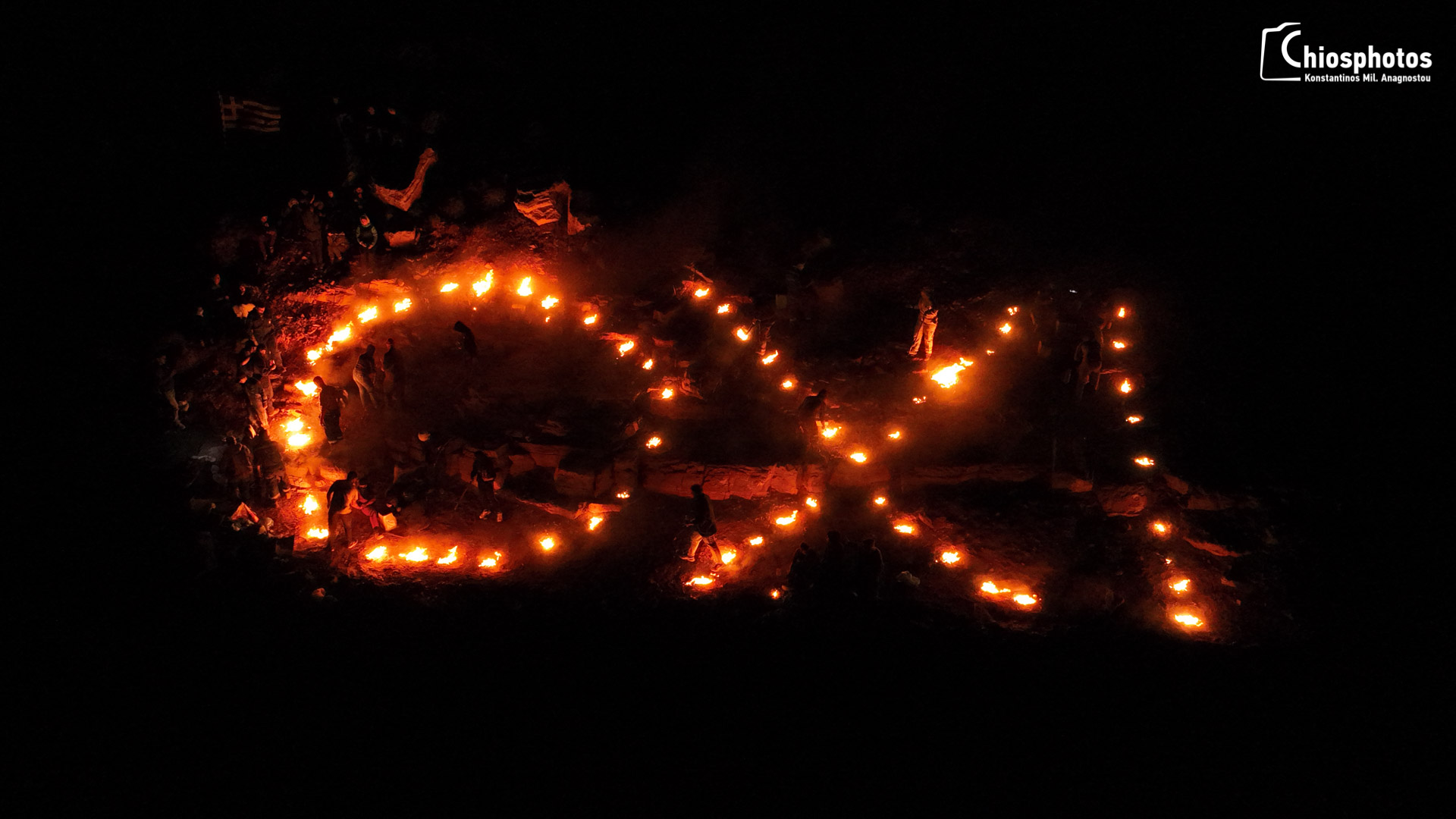 Χίος:-Το-έθιμο-του-«ΟΧΙ»-την-παραμονή-της-28ης-Οκτωβρίου-(ΒΙΝΤΕΟ)