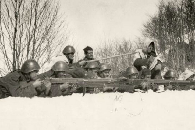 Θωμάς-Νάκης:-Ο-Ευζώνας-που-προτίμησε-την-αντίσταση-παρά-την-παράδοση-–-«Δεν-θα-παραδώσω-τα-Ελληνικά-όπλα»