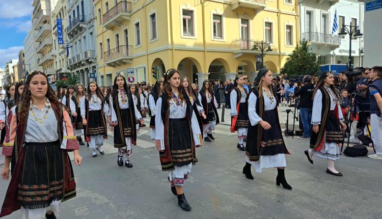 Πάτρα:-Πλήθος-κόσμου-στις-λαμπρές-εκδηλώσεις-για-την-επέτειο-της-28ης-Οκτωβρίου-–-ertnews.gr