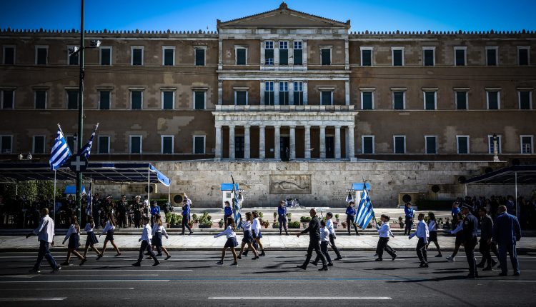 Η-μαθητική-παρέλαση-στην-Αθήνα-(ΦΩΤΟ)