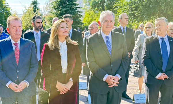 Μάξιμος-Χαρακόπουλος-στην-παρέλαση-στη-Λάρισα:-“Όχι”-στην-αμφισβήτηση-δημοκρατικών-θεσμών-και-αξιών