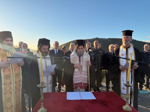 Αρχιερατικό-τρισάγιο-στο-μνημείο-Μαχητή-1940-41-στο-ιστορικό-Καλπάκι-Ιωαννίνων