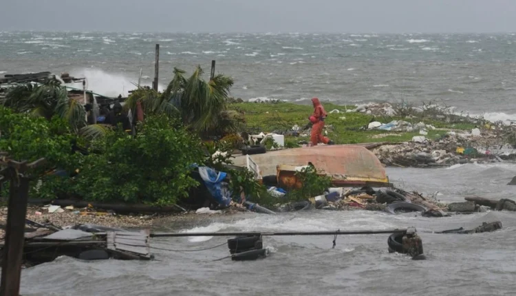 Καταστροφή-στην-Τζαμάικα,-συναγερμός-στην-Κούβα-για-τον-φονικό-τυφώνα-«Μελίσα»