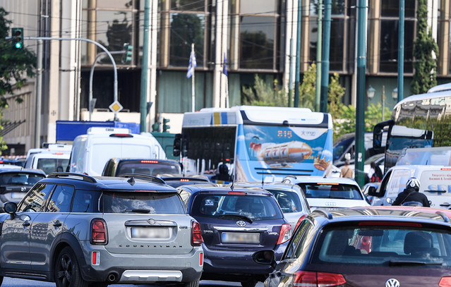 Διακοπή-κυκλοφορίας-στο-κέντρο-της-Αθήνας-–-Έσπασε-αγωγός-της-ΕΥΔΑΠ