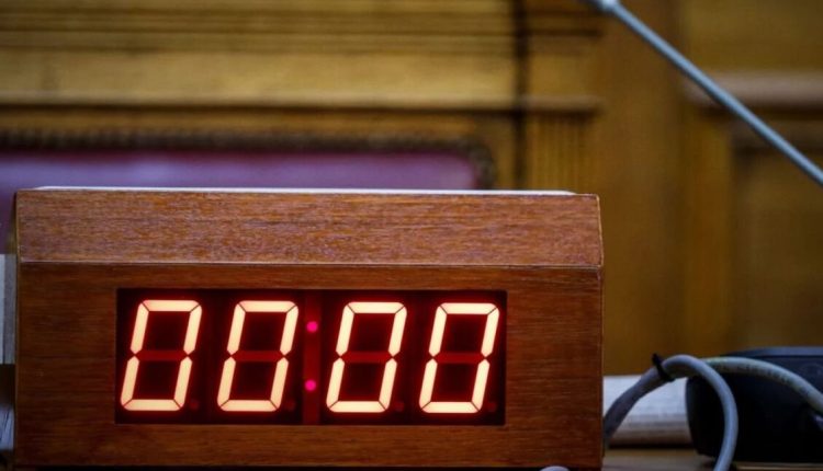 Βουλή:-Ψηφίστηκε-ο-«χρονοκόφτης»-–-Διευκρινήσεις-από-τον-Νικήτα-Κακλαμάνη