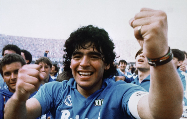 Ντιέγκο-Μαραντόνα:-Τα-«χρόνια-πολλά»-της-πόλης-της-Νάπολη-στον-Αργεντίνο-θρύλο