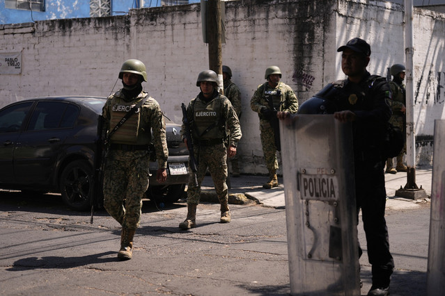 Διασώθηκαν-28-άτομα-από-ακυβέρνητο-σκάφος-στη-Σιναλόα-του-Μεξικού