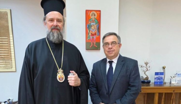 Την-έδρα-της-Αποκεντρωμένης-Διοίκησης-Μακεδονίας-–-Θράκης-επισκέφθηκε-ο-Μητροπολίτης-Θεσσαλονίκης