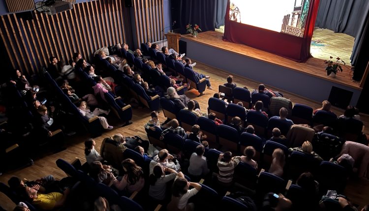 Η-Εθνική-Εορτή-της-28ης-Οκτωβρίου-μέσα-από-το-Θέατρο-Σκιών,-στο-Πνευματικό-Κέντρο-της-Ιεράς-Μητροπόλεως-Κίτρους