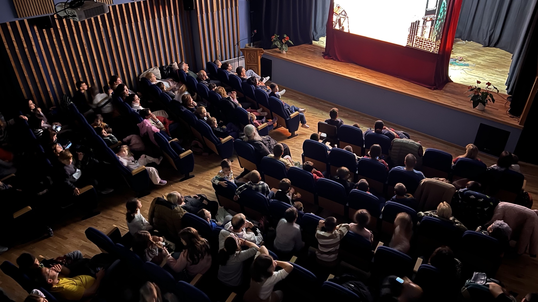 Η-Εθνική-Εορτή-της-28ης-Οκτωβρίου-μέσα-από-το-Θέατρο-Σκιών,-στο-Πνευματικό-Κέντρο-της-Ιεράς-Μητροπόλεως-Κίτρους