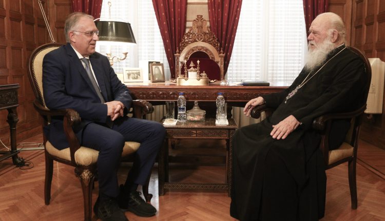 Με-τον-yπουργό-Ανάπτυξης-συναντήθηκε-ο-Αρχιεπίσκοπος-Ιερώνυμος-(ΦΩΤΟ)