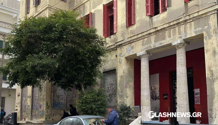 Έφοδος-της-ΕΛΑΣ.-στην-κατάληψη-του-Ευαγγελισμού-στο-Ηράκλειο