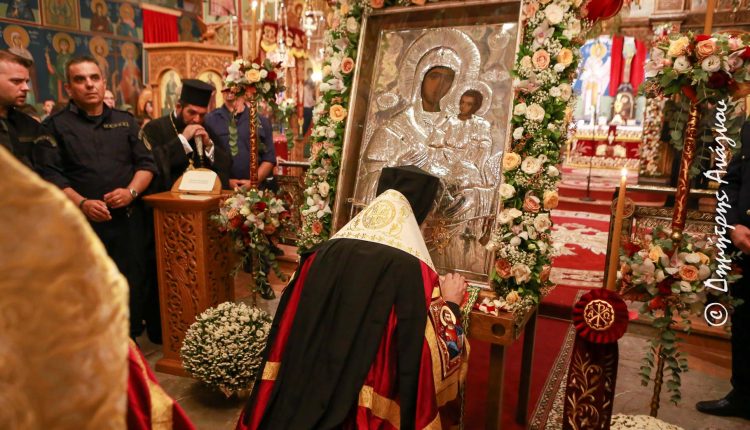 Η-Λαμία-υποκλίθηκε-ευλαβικά- στην-Παναγία-την-Αντίνιτσα