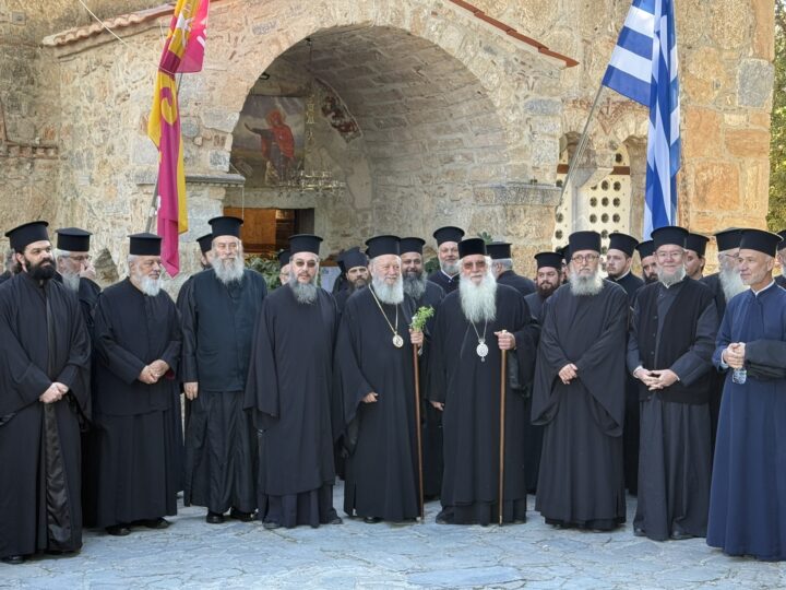 Ο-Μητροπολίτης-Χαλκίδος-με-ομάδα-προσκυνητών-στην-επαρχία-Λεβαδείας