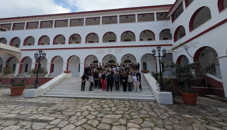 Μαθητές-της-Β’-Γυμνασίου-της-Ελληνογαλλικής-Σχολής-«jean-d’-arc»-στο-Διορθόδοξο-Κέντρο