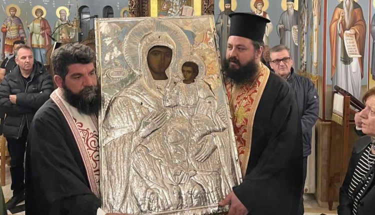 Επέστρεψε-στον-Θρόνο-της-η-Παναγία-η-Αντίνιτσα