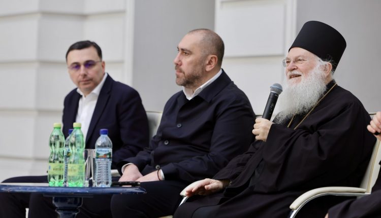 Ομιλία-Γέροντος-Εφραίμ-Βατοπαιδινού-στο-Δημοτικό-Συμβούλιο-Τιφλίδος