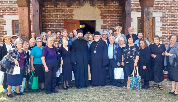 Προσκυνητές-από-την-Ενορία-Αγίου-Νικολάου-marrickville-στην-Ι.-Μονή-Αγίου-Γεωργίου-yellow-rock