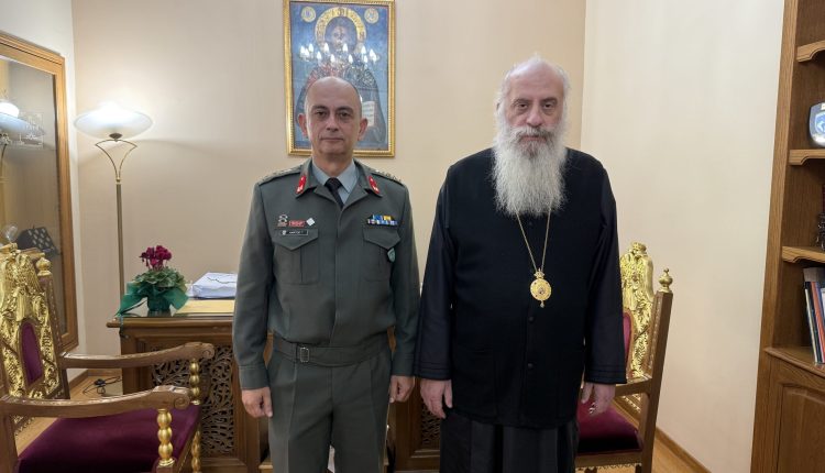 Στον-Μητροπολίτη-Μαντινείας-οι-Διοικητές-των-Στρατιωτικών-Μονάδων-της-Τρίπολης