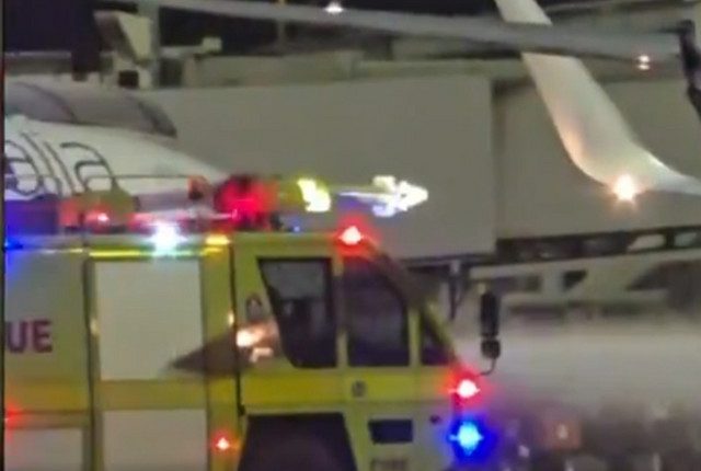 Αεροσκάφος-τυλίχθηκε-στις-φλόγες-κατά-την-προσγείωση-στο-αεροδρόμιο-του-Μπρίσμπεϊν