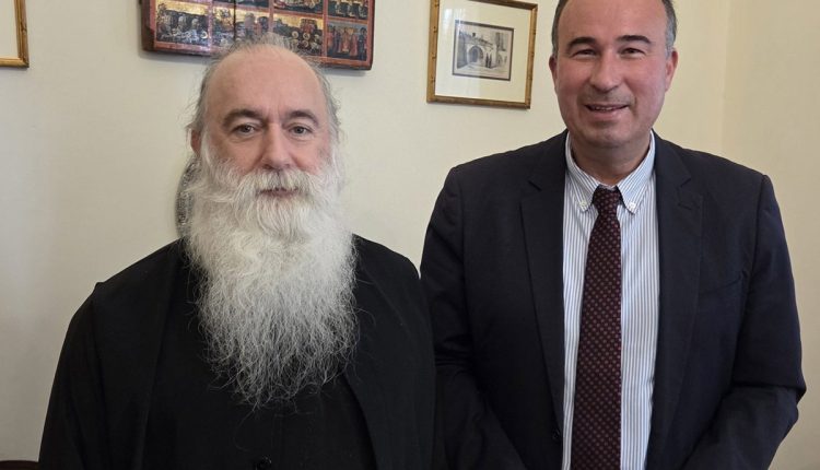 Συνάντηση-του-Αντιπεριφερειάρχη-Κορινθίας-Αναστάσιου-Γκιολή-με-τον-νέο-Μητροπολίτη-Κορίνθου-κκ.-Παύλο-–-Περιφέρεια-Πελοποννήσου