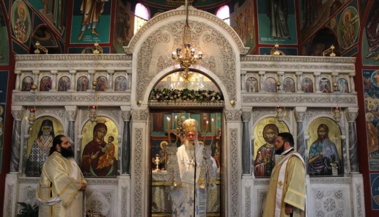 Θεία-Λειτουργία-με-την-εικόνα-της-Παναγίας-της-Γεροντίσσης-στον-Ιερό-Ενοριακό-Ναό-του-Αγίου-Διονυσίου-στις-Αχαρνές