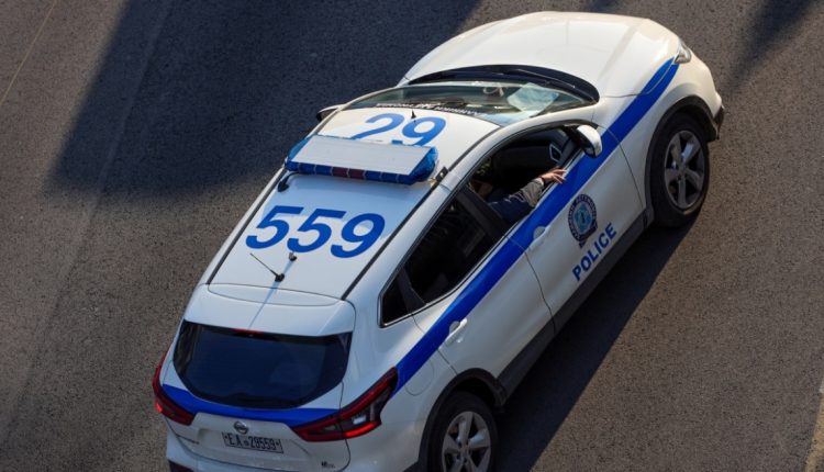 Πάτρα:-Σύλληψη-40χρονου-καθηγητή-για-πορνογραφία-ανηλίκων-–-Έδειξε-γυμνές-φωτογραφίες-των-παιδιών-του-σε-μαθήτρια-–-ertnews.gr