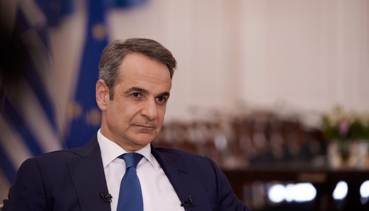 Κ.-Μητσοτάκης:-“Χρόνια-πολλά-στις-γυναίκες-και-στους-άντρες-που-υψώνουν-τη-γαλανόλευκη-στους-ουρανούς”