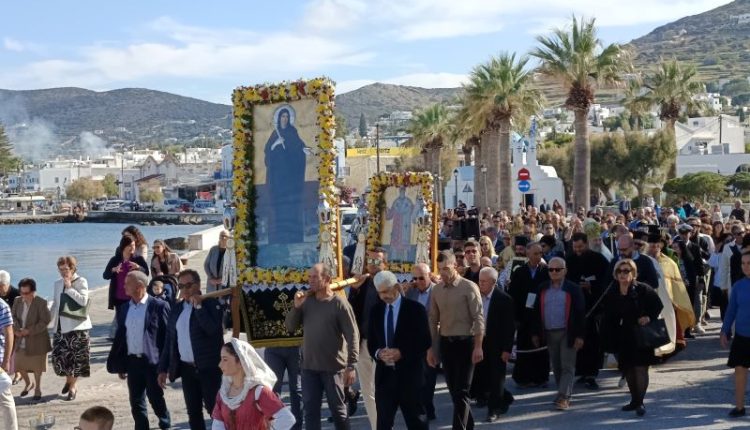 Λιτάνευση-της-Αγίας-Θεοκτίστης-και-του-Αγίου-Νεκταρίου-στην-Παροικιά