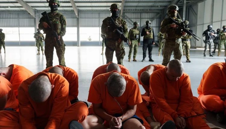 Μεταφορά-300-επικίνδυνων-κρατουμένων-σε-φυλακή-υψίστης-ασφαλείας-στον-Ισημερινό