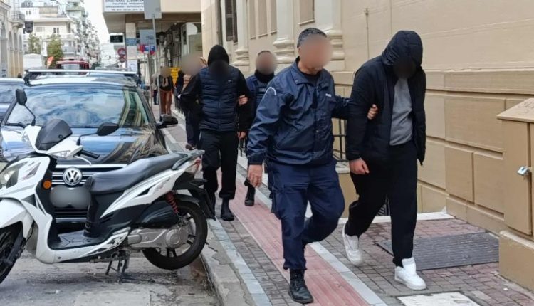 Ελεύθεροι-οι-δύο-15χρονοι-για-το-περιστατικό-αγοραπωλησίας-κάνναβης-σε-σχολείο-της-Δυτ-Αχαΐας-–-Ο-ένας-με-περιοριστικούς-όρους-–-ertnews.gr