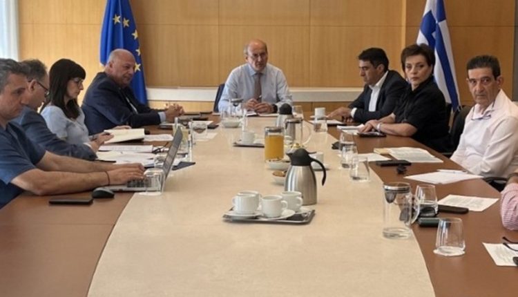 Κ.-Χατζηδάκης-σε-αγρότες:-Είμαστε-στην-τελική-ευθεία-για-τις-πληρωμές