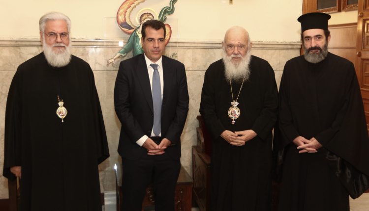 Ενίσχυση-της-συνεργασίας-Κράτους-και-Εκκλησίας-για-το-Μεταναστευτικό-–-Στον-Αρχιεπίσκοπο-ο-Θάνος-Πλεύρης