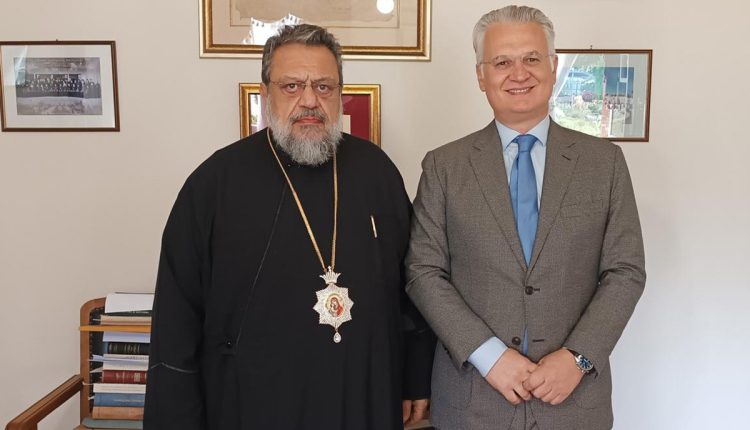 Στον-Μητροπολίτη-Μεσσηνίας-κ.-Χρυσόστομο ο-Περιφερειάρχης-Πελοποννήσου