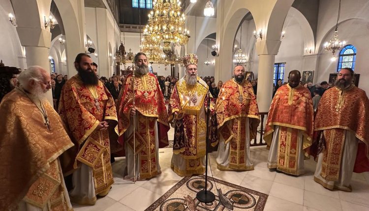 Ο-Μητροπολίτης-Τρίκκης-στον-πανηγυρίζοντα-Ιερό-Ναό-της-Ενορίας-Αγίου-Νεκταρίου-Τρικάλων