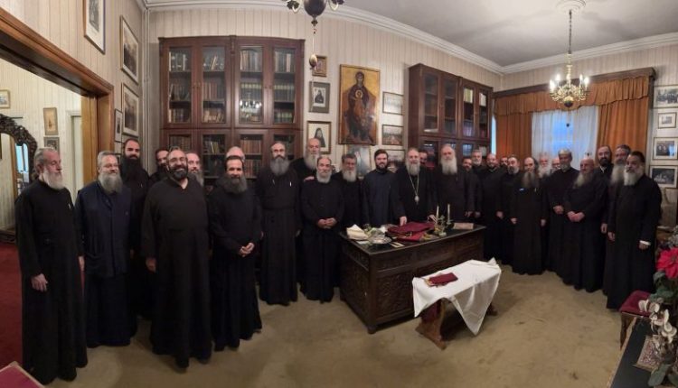 Ευχές-από-τους-ιερείς-στον-Τρίκκης-Χρυσόστομος-για-τα-10-έτη-Ποιμαντορίας