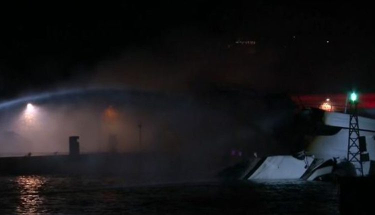 Πειραιάς:-Φωτιά-σε-τέσσερα-σκάφη-στην-Ακτή-Θεμιστοκλέους