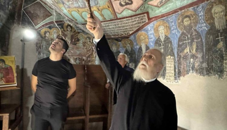 Αυτοψία-ειδικών-επιστημόνων-στη-Μονή-Αγίου-Νεοφύτου-μετά-τον-σεισμό-(ΦΩΤΟ)