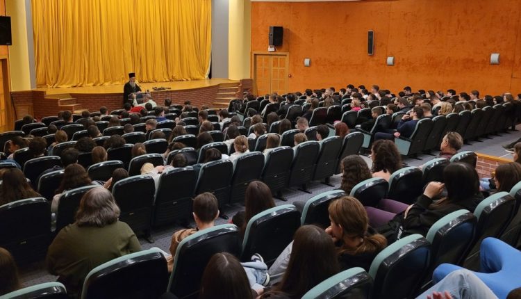 Συνάντηση-Μητροπολίτη-Ναυπάκτου-με-τους-μαθητές-του-1ου-Γενικού-Λυκείου-Ναυπάκτου