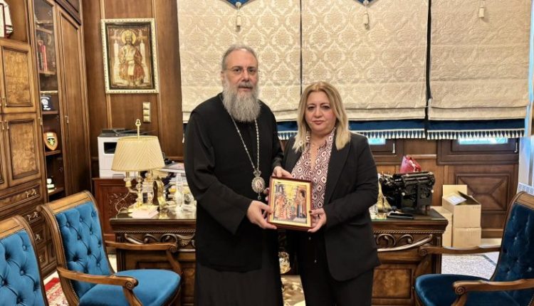 Η-Αντιπεριφερειάρχης-Τρικάλων-ευχήθηκε-στον-Μητροπολίτη-Τρίκκης-για-τα-10-έτη-ποιμαντορίας