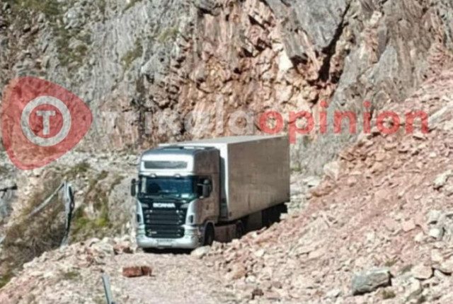 Οδηγός-νταλίκας-έστριψε-λάθος-λόγω-gps-και-εγκλωβίστηκε-σε-χωματόδρομο-στα-Τρίκαλα