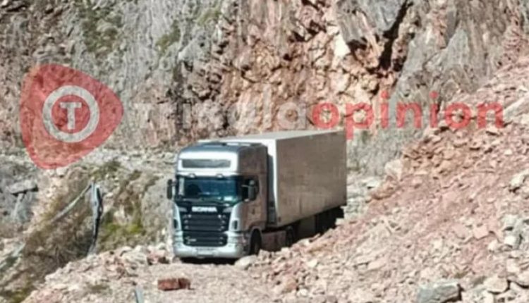 Νταλίκα-εγκλωβίστηκε-σε-δρόμο-με-κατολισθήσεις-λόγω-λάθους-στο-gps