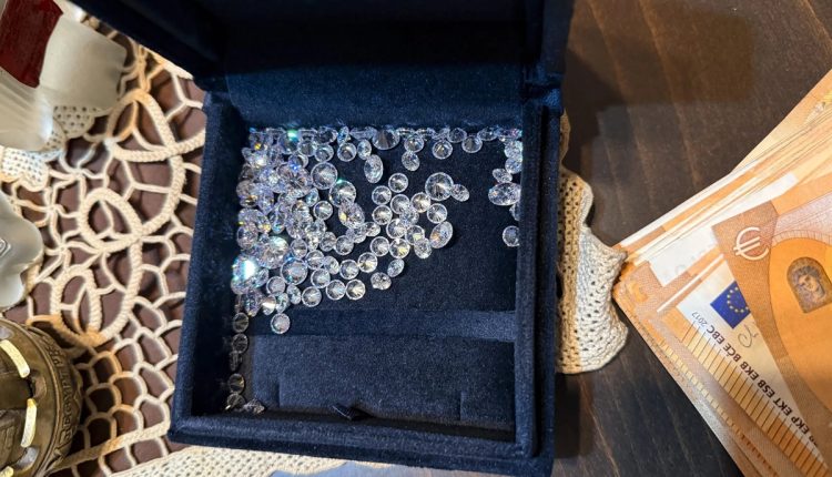 Εξαρθρώθηκε-εγκληματική-οργάνωση-που-διέπραττε-πλαστογραφίες-και-απάτες-με-το-πρόσχημα-επένδυσης-σε-καζίνο-–-Πάνω-από-1,3-εκατ-ευρώ-η-λεία-της-–-ertnews.gr