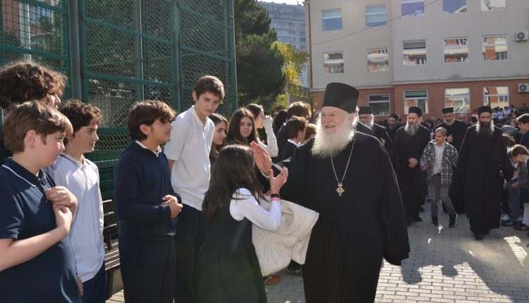 o-Γέρων-Εφραίμ-Βατοπαιδινός-στο-Διεθνές-Σχολείο-«Άγιος-Γεώργιος»-στην-Τιφλίδα